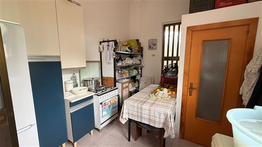 Villa Di 3 Vani e Acc. In Buono Stato, Rivestita In Pietra e Recintata.